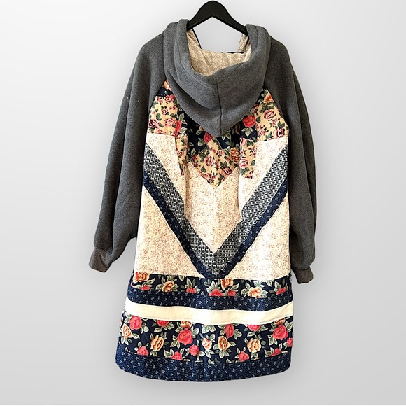 โป๏ธ Upcycle Blanket Coat | One Size - Picture 2 of 2